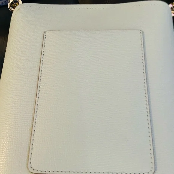 Stunning and Classic Kate Spade Purse. - Picture 4 of 7